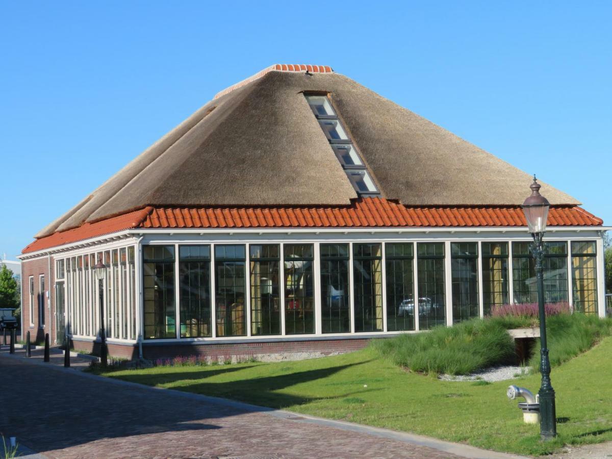 Luxurious Water Villa Uitdam Exterior photo